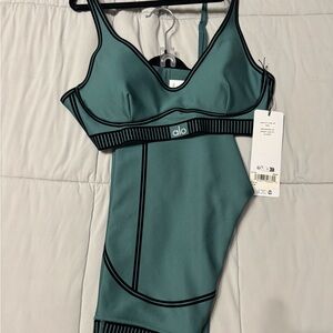 ALO Yoga Teal Sports Bra and Leggings Set